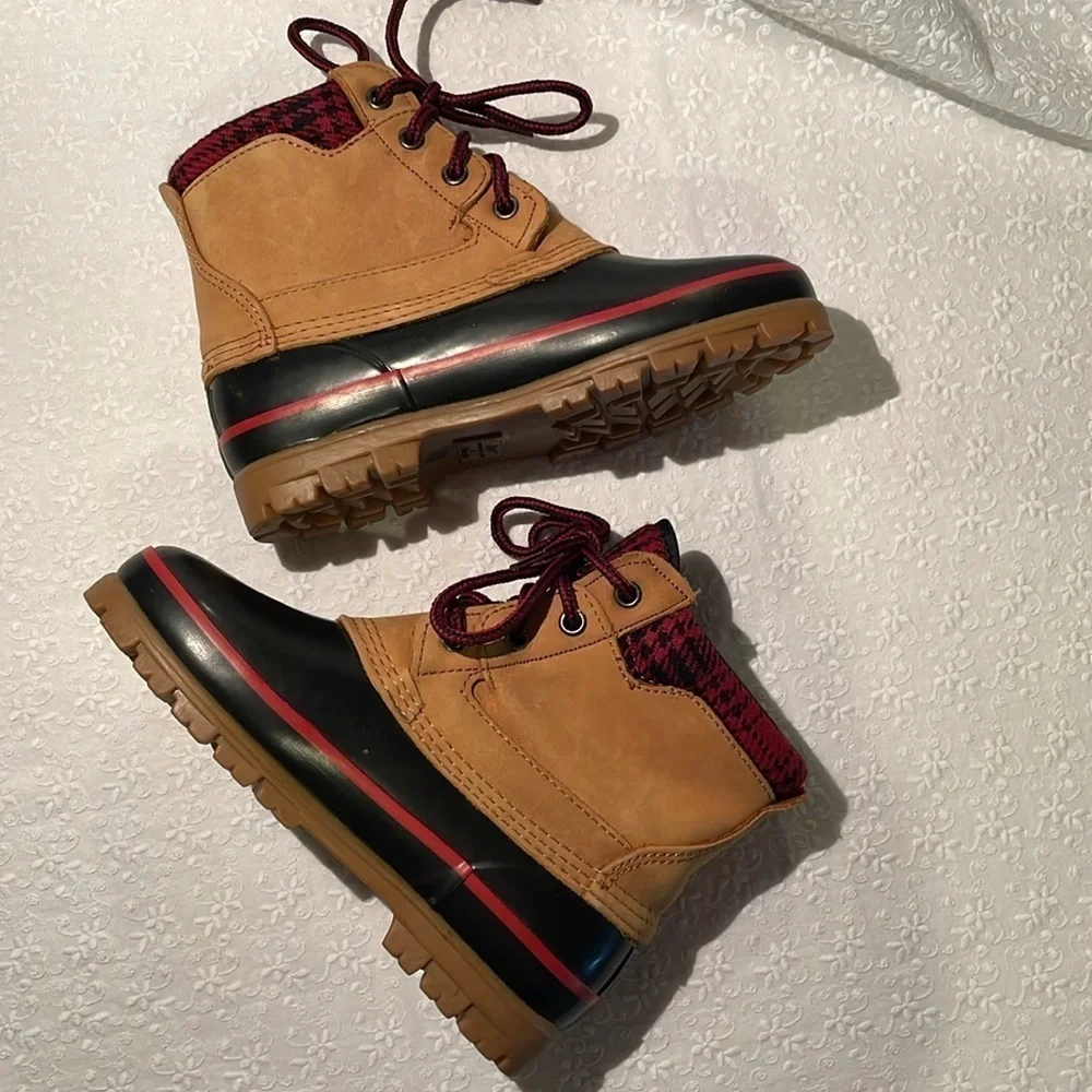 BASS Women’s Waterproof Duck Boots size 5 Thermolite